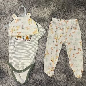 ‘Wild about dad’ 3 Piece animal Set. Onesie, pants & Beanie. Size 6/9M. NWOT